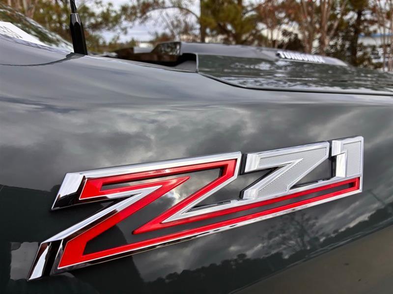 Chevrolet Silverado 1500 Trail Boss Custom Crew Cab 4WD 2026