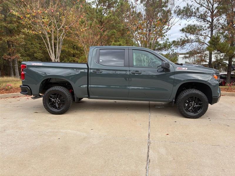 Chevrolet Silverado 1500 Trail Boss Custom Crew Cab 4WD 2026