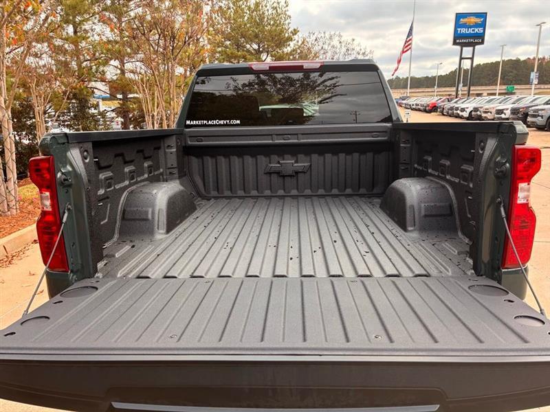 Chevrolet Silverado 1500 Trail Boss Custom Crew Cab 4WD 2026