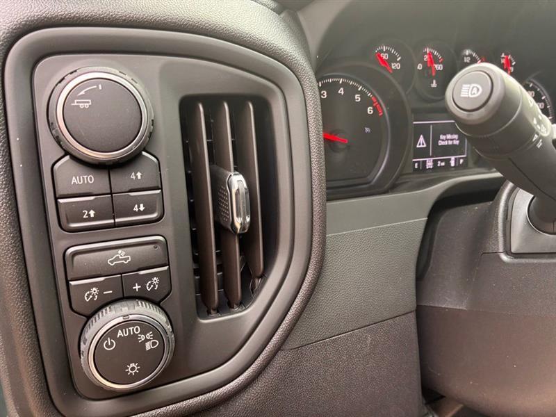 Chevrolet Silverado 1500 Trail Boss Custom Crew Cab 4WD 2026