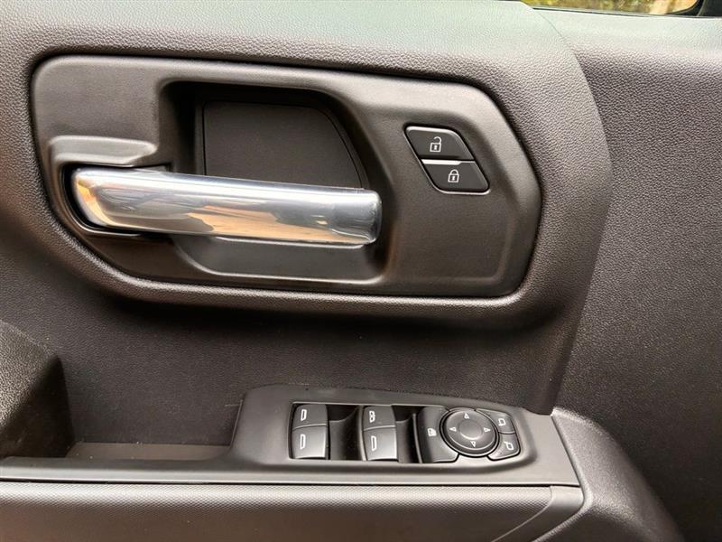 Chevrolet Silverado 1500 Trail Boss Custom Crew Cab 4WD 2026