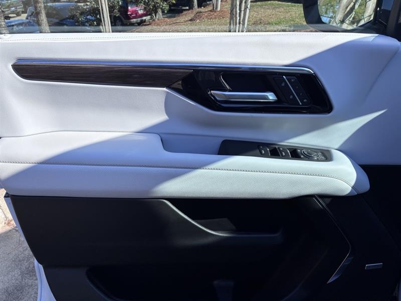 Chevrolet Suburban  2026