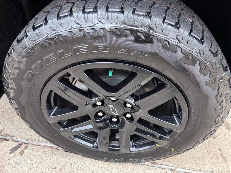 Chevrolet Silverado 1500 Trail Boss Custom Crew Cab 4WD 2026