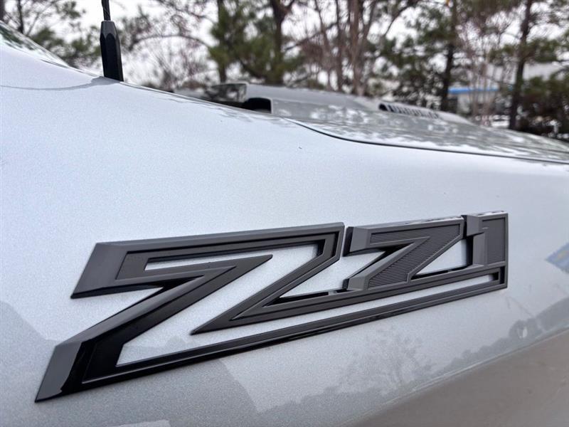 Chevrolet Silverado 1500 Trail Boss Custom Crew Cab 4WD 2026