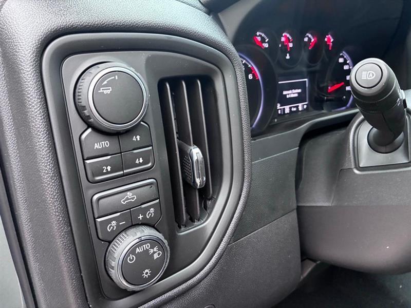 Chevrolet Silverado 1500 Trail Boss Custom Crew Cab 4WD 2026