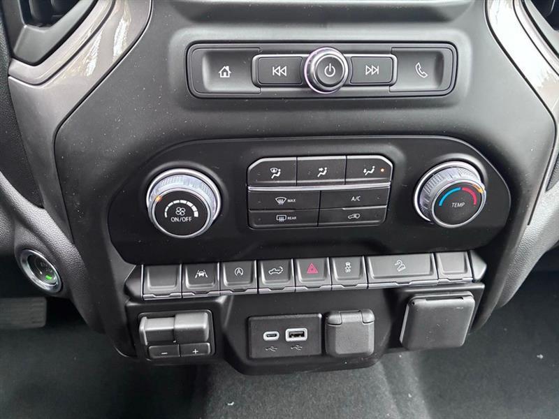 Chevrolet Silverado 1500 Trail Boss Custom Crew Cab 4WD 2026