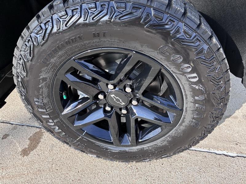 Chevrolet Silverado 1500 Trail Boss Custom Crew Cab 4WD 2026