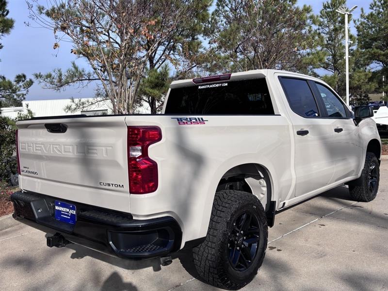 Chevrolet Silverado 1500 Trail Boss Custom Crew Cab 4WD 2026