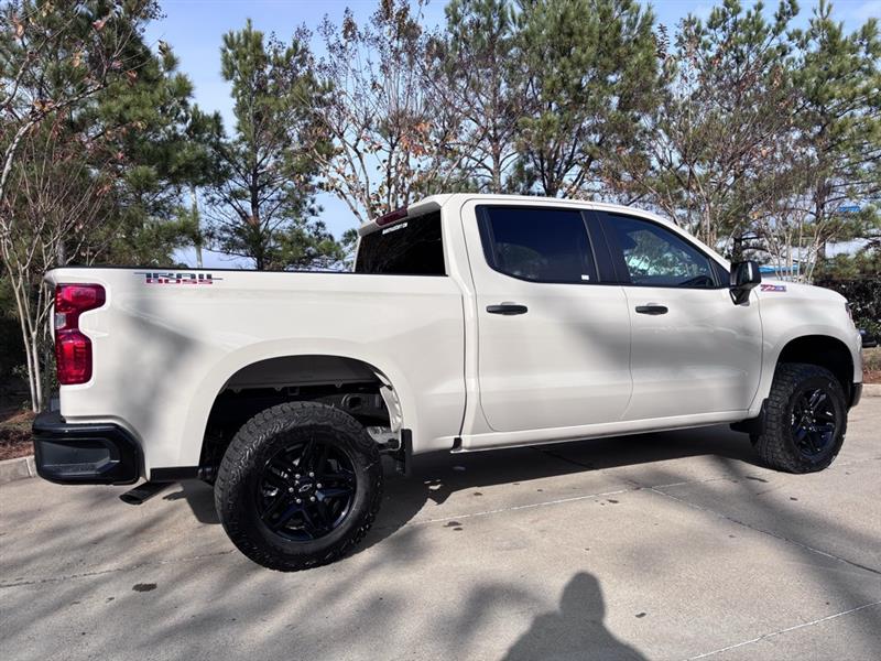 Chevrolet Silverado 1500 Trail Boss Custom Crew Cab 4WD 2026