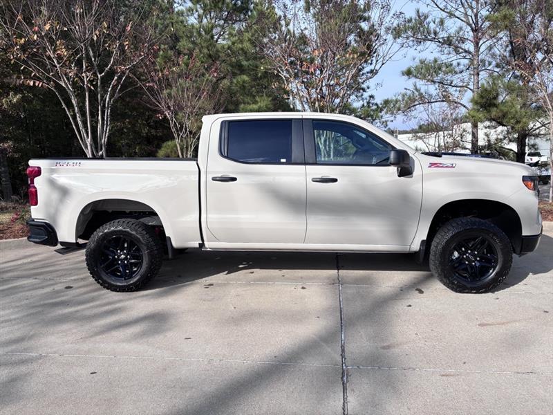 Chevrolet Silverado 1500 Trail Boss Custom Crew Cab 4WD 2026