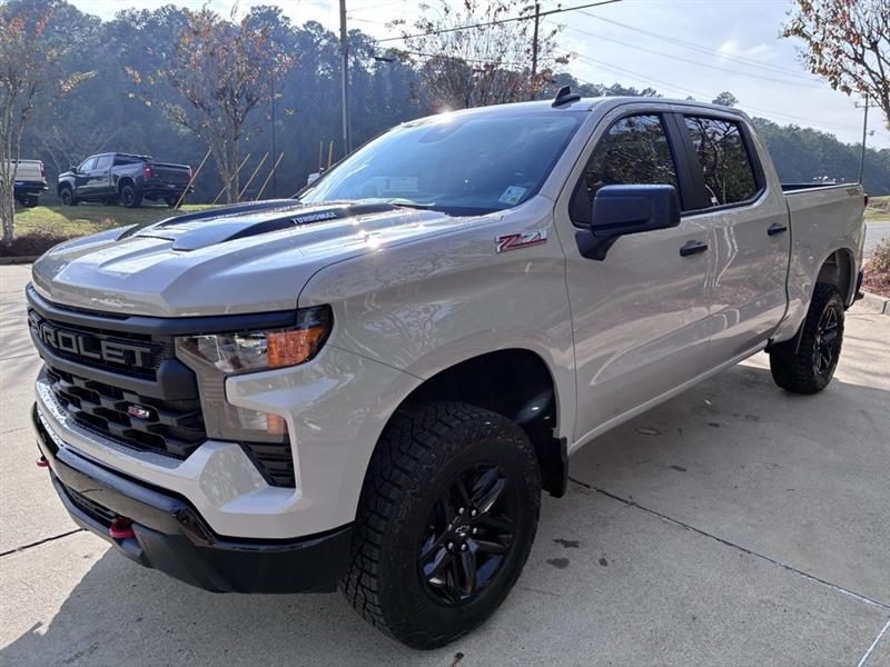 Chevrolet Silverado 1500 Trail Boss Custom Crew Cab 4WD 2026