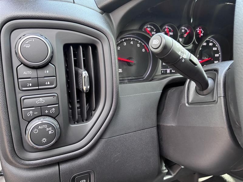 Chevrolet Silverado 1500 Trail Boss Custom Crew Cab 4WD 2026