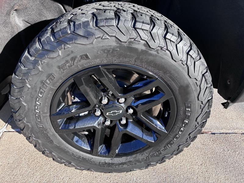 Chevrolet Silverado 1500 Trail Boss Custom Crew Cab 4WD 2024