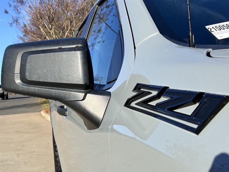 Chevrolet Silverado 1500 Trail Boss Custom Crew Cab 4WD 2024