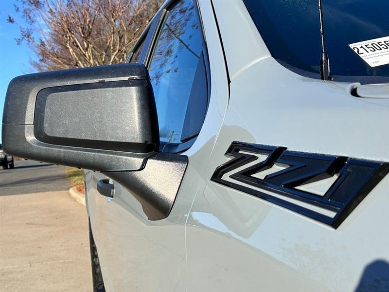 Chevrolet Silverado 1500 Trail Boss Custom Crew Cab 4WD 2024