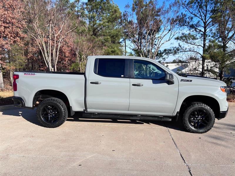 Chevrolet Silverado 1500 Trail Boss Custom Crew Cab 4WD 2024