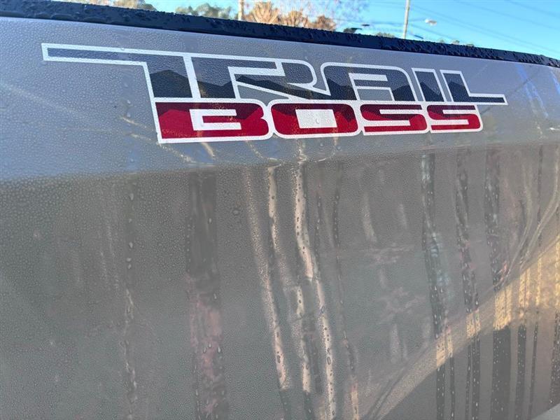Chevrolet Silverado 1500 Trail Boss Custom Crew Cab 4WD 2024