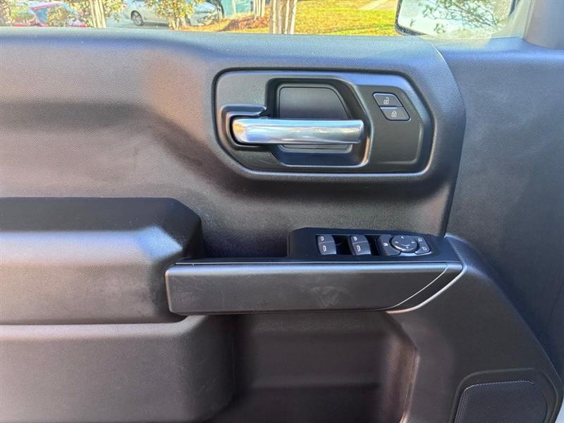 Chevrolet Silverado 1500 Trail Boss Custom Crew Cab 4WD 2024