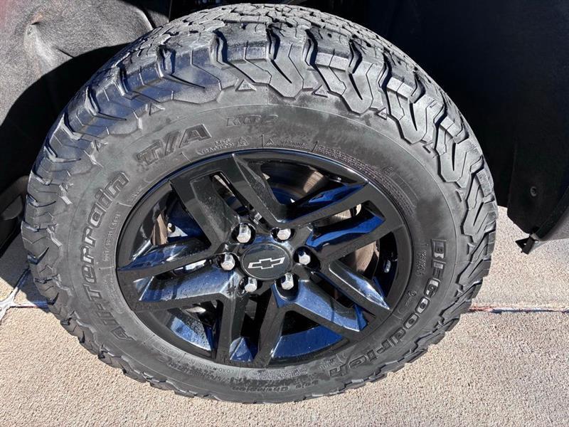 Chevrolet Silverado 1500 Trail Boss Custom Crew Cab 4WD 2024