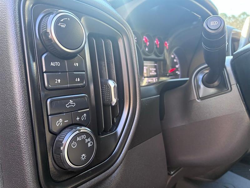 Chevrolet Silverado 1500 Trail Boss Custom Crew Cab 4WD 2024