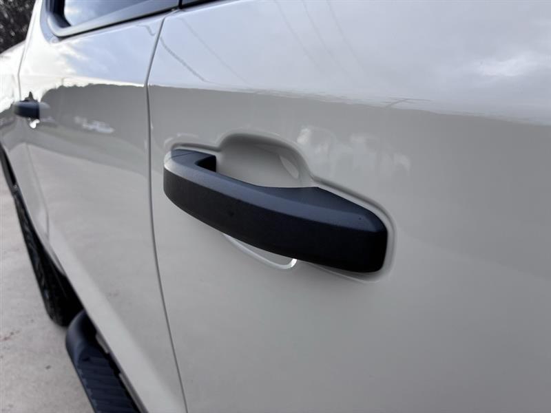 Chevrolet Silverado 1500 Custom Crew Cab 4WD 2026