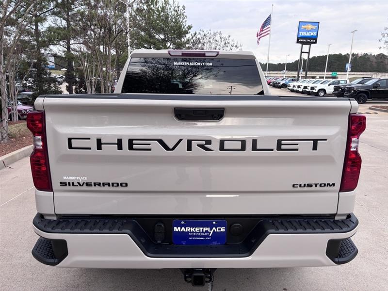 Chevrolet Silverado 1500 Custom Crew Cab 4WD 2026