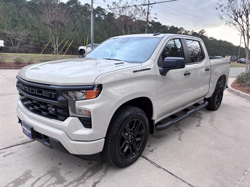 Chevrolet Silverado 1500 Custom Crew Cab 4WD 2026