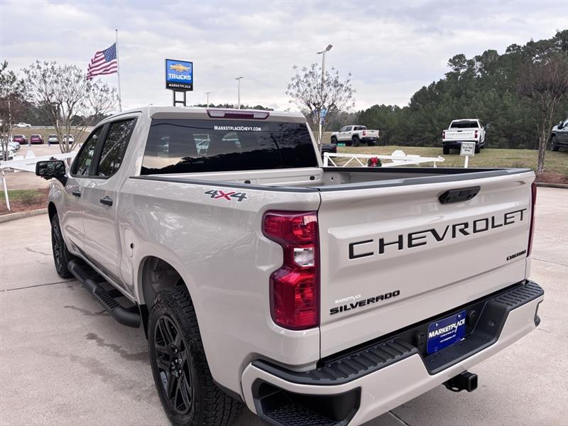 Chevrolet Silverado 1500 Custom Crew Cab 4WD 2026