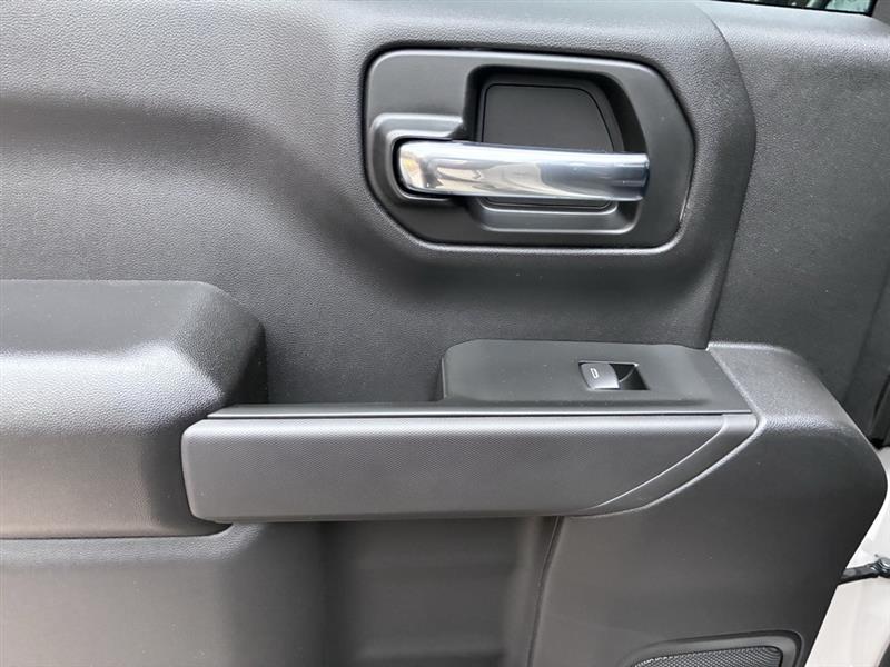 Chevrolet Silverado 1500 Custom Crew Cab 4WD 2026