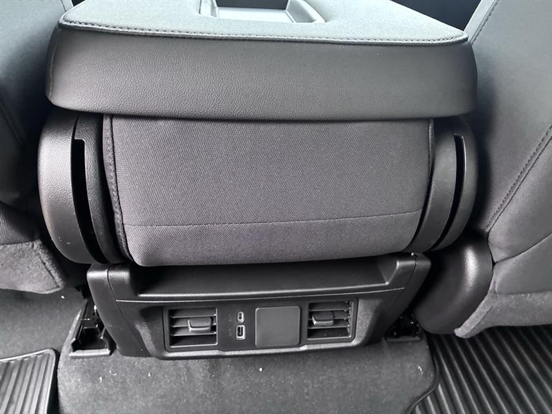 Chevrolet Silverado 1500 Custom Crew Cab 4WD 2026