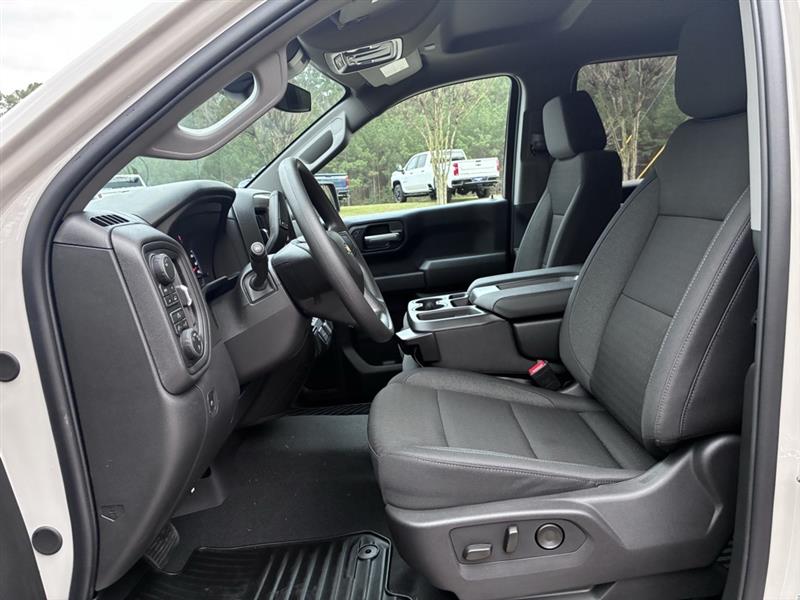 Chevrolet Silverado 1500 Custom Crew Cab 4WD 2026