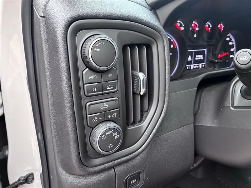 Chevrolet Silverado 1500 Custom Crew Cab 4WD 2026