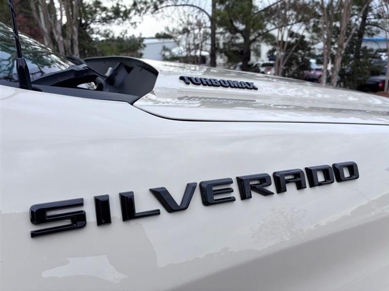 Chevrolet Silverado 1500 Custom Crew Cab 4WD 2026