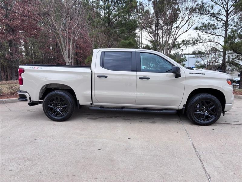 Chevrolet Silverado 1500 Custom Crew Cab 4WD 2026