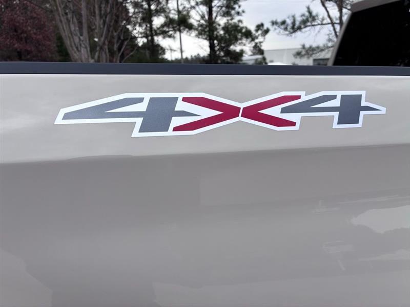 Chevrolet Silverado 1500 Custom Crew Cab 4WD 2026