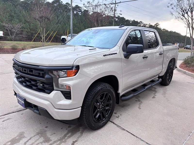 Chevrolet Silverado 1500 Custom Crew Cab 4WD 2026