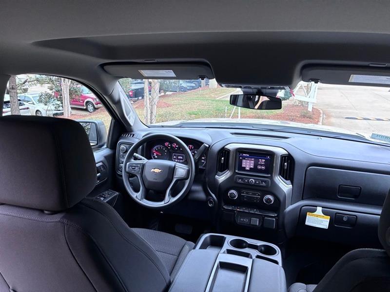 Chevrolet Silverado 1500 Custom Crew Cab 4WD 2026