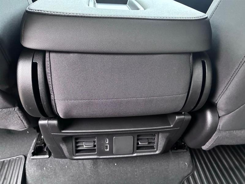 Chevrolet Silverado 1500 Custom Crew Cab 4WD 2026