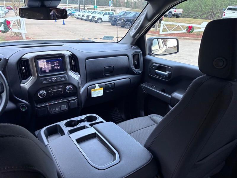 Chevrolet Silverado 1500 Custom Crew Cab 4WD 2026