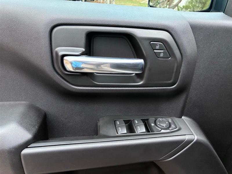 Chevrolet Silverado 1500 Custom Crew Cab 4WD 2026