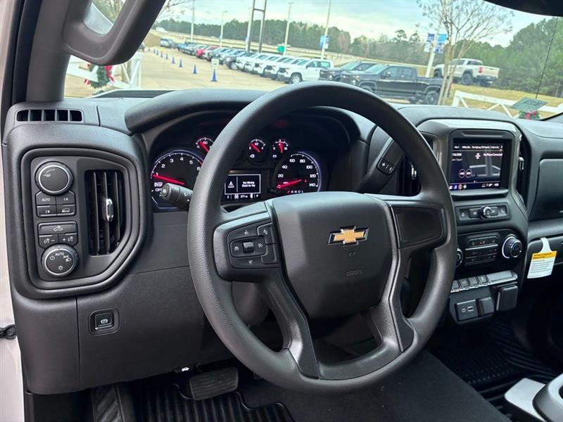 Chevrolet Silverado 1500 Custom Crew Cab 4WD 2026