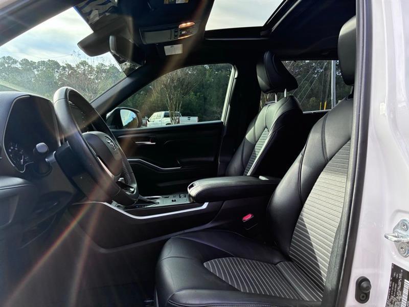 Toyota Highlander XSE FWD V6 2021