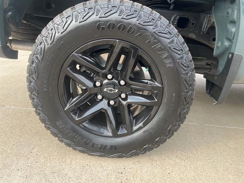 Chevrolet Silverado 1500 Trail Boss Custom Crew Cab 4WD 2025