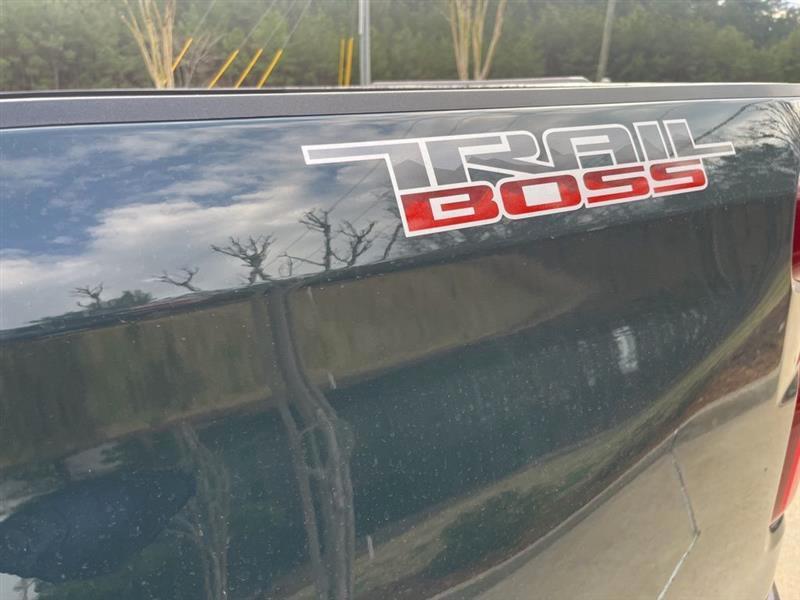 Chevrolet Silverado 1500 Trail Boss Custom Crew Cab 4WD 2025