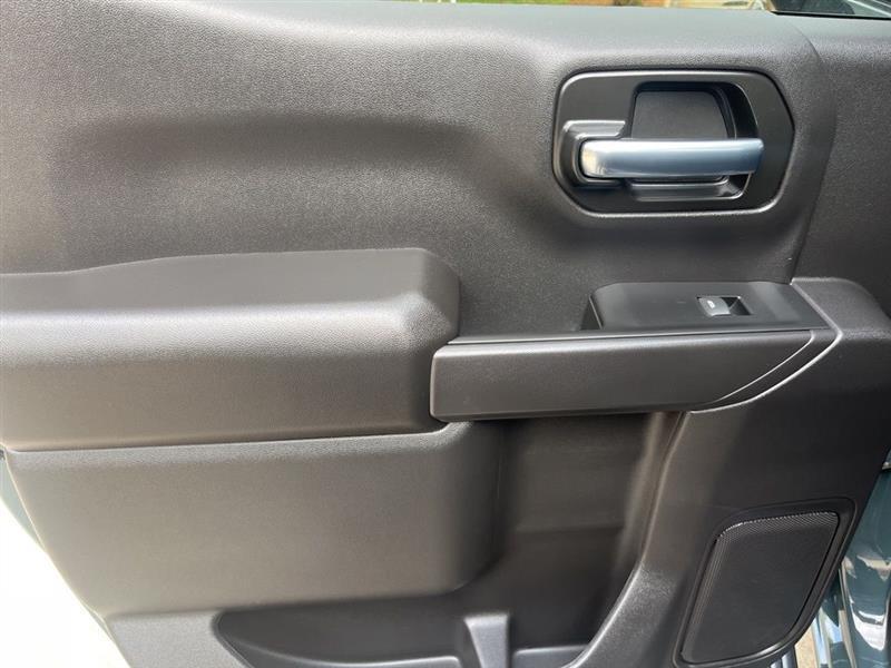 Chevrolet Silverado 1500 Trail Boss Custom Crew Cab 4WD 2025