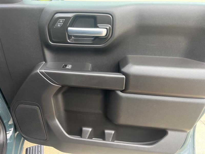 Chevrolet Silverado 1500 Trail Boss Custom Crew Cab 4WD 2025