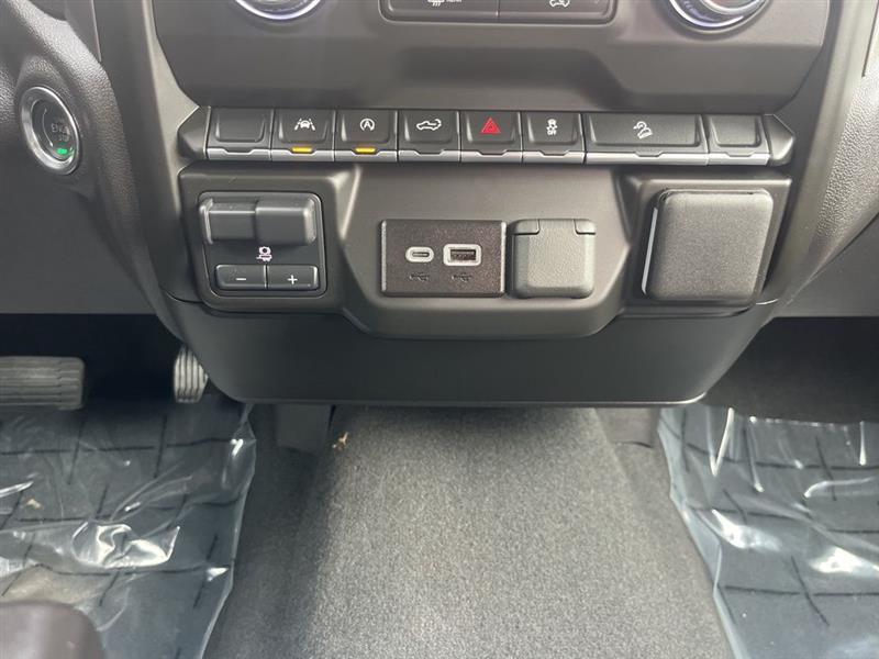 Chevrolet Silverado 1500 Trail Boss Custom Crew Cab 4WD 2025