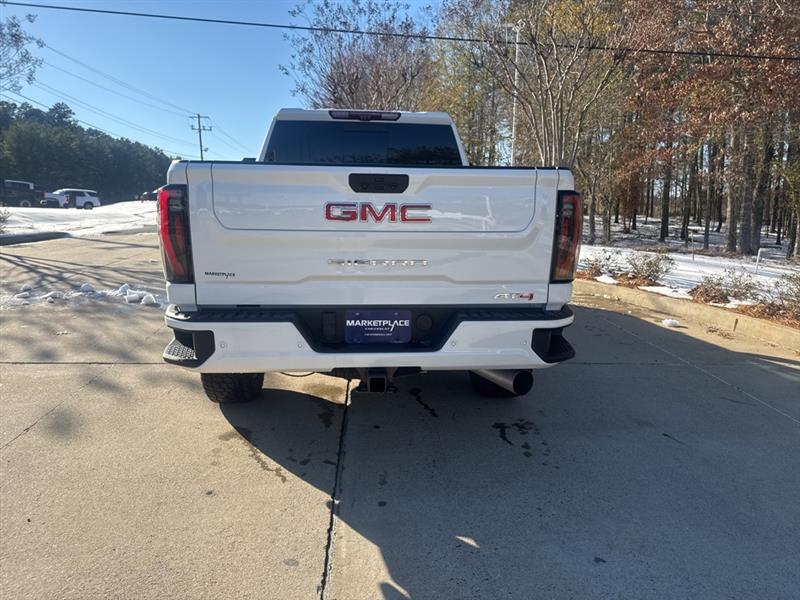 GMC Sierra 2500HD AT4 Crew Cab 4WD 2024