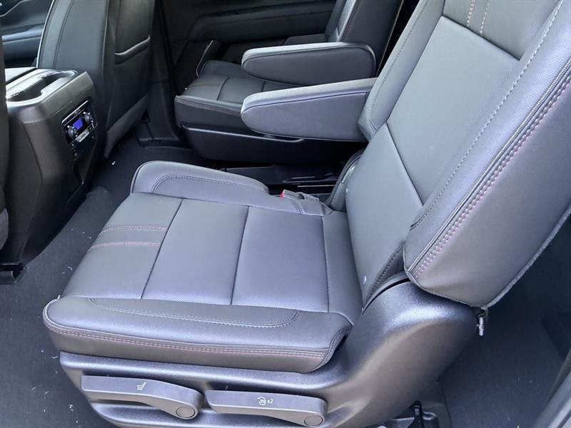 Chevrolet Suburban RST 2026