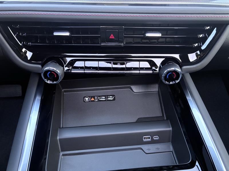 Chevrolet Suburban RST 2026